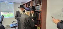 הגאון הרב יצחק יוסף שליט"א ביי אסיפת רבנים מיט ראב"ד סקווירא שליט"א ביי וועד העיר אין מאנטריאל