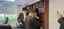 הגאון הרב יצחק יוסף שליט"א ביי אסיפת רבנים מיט ראב"ד סקווירא שליט"א ביי וועד העיר אין מאנטריאל