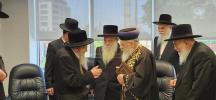 הגאון הרב יצחק יוסף שליט"א ביי אסיפת רבנים מיט ראב"ד סקווירא שליט"א ביי וועד העיר אין מאנטריאל