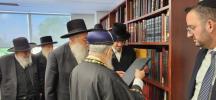 הגאון הרב יצחק יוסף שליט"א ביי אסיפת רבנים מיט ראב"ד סקווירא שליט"א ביי וועד העיר אין מאנטריאל