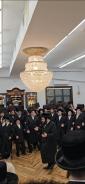 הרה"צ רבי יואל רוטה שליט"א ביים טאנצן מצוה טאנץ נעכטן ביי די שמחת החתונה פון אחד מתלמידיו