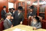 כ"ק אדמו"ר מסאטמאר שליט"א נעמט אויף לינקאלן רעסטלער