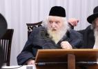 כ"ק גאב"ד ירושלים שליט"א ביים איבערגעבן די וועכנטליכע חומש שיעור אין ענגליש פאר אמעריקאנע אידן