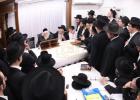 כ"ק גאב"ד ירושלים שליט"א ביים איבערגעבן די וועכנטליכע חומש שיעור אין ענגליש פאר אמעריקאנע אידן