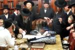 כ"ק אדמו"ר מסאטמאר שליט"א ביי כתיבת האותיות ביי הרב  אברהם שווארץ הי"ו 
