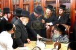 כ"ק אדמו"ר מסאטמאר שליט"א ביי כתיבת האותיות ביי הרב  אברהם שווארץ הי"ו 
