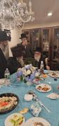 כ"ק אדמו"ר מראחמסטריווקא שליט"א פון לעיקוואוד באטייליגט זיך אין די שבע ברכות פאר די טאכטער ​​פון רבי שמעון גרינוואלד, וועלכער האט געדינט אלס דער געטרייער גבאי פונעם ראחמסטריווקא רבי ז"ל.