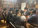 ספרינג וועלי מעיאר קאנדידאט שענלעי ווייטאל, וויצע קאנדידאט ר' יוסף גראס, און טראסטי קאנדידאט ר' יעקב יוסף קויפמאן טרעפן זיך מיט רבנים פאר די 24'סטער יוני וואלן