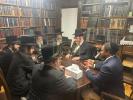 ספרינג וועלי מעיאר קאנדידאט שענלעי ווייטאל, וויצע קאנדידאט ר' יוסף גראס, און טראסטי קאנדידאט ר' יעקב יוסף קויפמאן טרעפן זיך מיט רבנים פאר די 24'סטער יוני וואלן