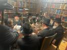 ספרינג וועלי מעיאר קאנדידאט שענלעי ווייטאל, וויצע קאנדידאט ר' יוסף גראס, און טראסטי קאנדידאט ר' יעקב יוסף קויפמאן טרעפן זיך מיט רבנים פאר די 24'סטער יוני וואלן