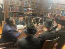 ספרינג וועלי מעיאר קאנדידאט שענלעי ווייטאל, וויצע קאנדידאט ר' יוסף גראס, און טראסטי קאנדידאט ר' יעקב יוסף קויפמאן טרעפן זיך מיט רבנים פאר די 24'סטער יוני וואלן