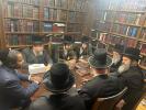 ספרינג וועלי מעיאר קאנדידאט שענלעי ווייטאל, וויצע קאנדידאט ר' יוסף גראס, און טראסטי קאנדידאט ר' יעקב יוסף קויפמאן טרעפן זיך מיט רבנים פאר די 24'סטער יוני וואלן
