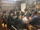 ספרינג וועלי מעיאר קאנדידאט שענלעי ווייטאל, וויצע קאנדידאט ר' יוסף גראס, און טראסטי קאנדידאט ר' יעקב יוסף קויפמאן טרעפן זיך מיט רבנים פאר די 24'סטער יוני וואלן