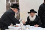 כ"ק אדמו"ר מדושינסקיא שליט"א ביי קביעת מזוזה ביי די נייע זאל אין מיידל שולע "בנות אסתר" דושינסקיא ירושלים