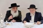 כ"ק אדמו"ר מדושינסקיא שליט"א ביי קביעת מזוזה ביי די נייע זאל אין מיידל שולע "בנות אסתר" דושינסקיא ירושלים