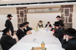 כ"ק אדמו"ר מדושינסקיא שליט"א ביי קביעת מזוזה ביי די נייע זאל אין מיידל שולע "בנות אסתר" דושינסקיא ירושלים