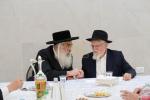 כ"ק אדמו"ר מדושינסקיא שליט"א ביי קביעת מזוזה ביי די נייע זאל אין מיידל שולע "בנות אסתר" דושינסקיא ירושלים