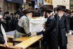 פארשפיל און שטריימל לייגן ביי א אייניקל פון כ"ק אדמו"ר מבאבוב שליט"א 