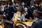 פארשפיל און שטריימל לייגן ביי א אייניקל פון כ"ק אדמו"ר מבאבוב שליט"א 