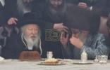 כ"ק אדמו"ר מגור שליט"א באטייליגט זיך ביי א שבע ברכות בשמחת בית סאטמאר