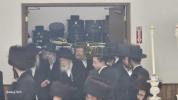 כ"ק אדמו"ר מגור שליט"א באטייליגט זיך ביי א שבע ברכות בשמחת בית סאטמאר 