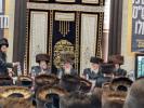 בילדער פון ביהמ"ד בנין בראך פונעם סיום הש"ס בעת רעוא דרעווין און ריקודין