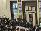 בילדער פון ביהמ"ד בנין בראך פונעם סיום הש"ס בעת רעוא דרעווין און ריקודין