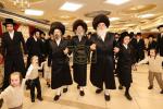 בר מצוה פון עלטסטן אייניקל פון הרה"צ רבי אלימלך בידערמאן שליט"א 