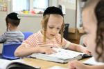 הגה"צ אב"ד צאנז ארה"ב שליט"א באזוכט אין תלמוד תורה שפע חיים צאנז בארא פארק 