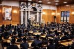 כ"ק מרן אדמו"ר מצאנז קלויזענבורג שליט"א טרעט אויף מיט א דרשה פאר די תלמידי ישיבת צאנז קלויזענבורג
