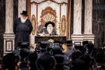 כ"ק מרן אדמו"ר מצאנז קלויזענבורג שליט"א טרעט אויף מיט א דרשה פאר די תלמידי ישיבת צאנז קלויזענבורג