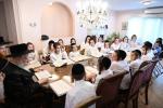 הגה"צ אב"ד באבוב 45 שליט"א פארהערט כיתה ח' פון ת"ת דרכי אבות צאנז בארא פארק אויף פרק המפקיד 