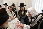  שמחת הברית פאר א אור אייניקל פון הרה"ק רבי יעקב מאיר שעכטער שליט"א בן הנולד ביים אייניקל הרב מרדכי געווירץ שליט"א