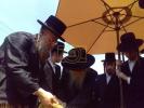 כ"ק אדמו"ר מסערדאהעלי שליט"א און כ"ק אדמו"ר מוויען שליט"א ביים שניידן ווייץ לקראת יום טוב פסח תשפ"ו הבעל"ט 
