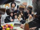 לחיים ביי כ"ק גאב"ד מאקאווא שליט"א לרגל די חתונה פון א אייניקל נכד כ"ק אדמו"ר מבעלזא שליט"א 