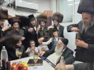 לחיים ביי כ"ק גאב"ד מאקאווא שליט"א לרגל די חתונה פון א אייניקל נכד כ"ק אדמו"ר מבעלזא שליט"א 