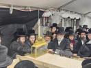 כ"ק אדמו"ר מקאסוב שליט"א ביים עליה לציון צום ערשטן יארצייט פון כ"ק אדמו"ר מקאסוב זצ"ל 