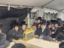כ"ק אדמו"ר מקאסוב שליט"א ביים עליה לציון צום ערשטן יארצייט פון כ"ק אדמו"ר מקאסוב זצ"ל 
