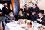 הערליכע מעמד חתימת שטרות פארגעקומען אין שטוב פונעם נדבן הרבני הנגיד ר' דוד ניישטאד הי"ו בהשתתפות כ"ק אדמו"ר מסאטמאר שליט"א און הגה"צ גאב"ד מאנסי שליט"א 
