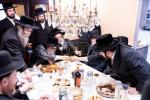 הערליכע מעמד חתימת שטרות פארגעקומען אין שטוב פונעם נדבן הרבני הנגיד ר' דוד ניישטאד הי"ו בהשתתפות כ"ק אדמו"ר מסאטמאר שליט"א און הגה"צ גאב"ד מאנסי שליט"א 