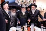 הערליכע מעמד חתימת שטרות פארגעקומען אין שטוב פונעם נדבן הרבני הנגיד ר' דוד ניישטאד הי"ו בהשתתפות כ"ק אדמו"ר מסאטמאר שליט"א און הגה"צ גאב"ד מאנסי שליט"א 