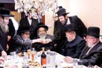 הערליכע מעמד חתימת שטרות פארגעקומען אין שטוב פונעם נדבן הרבני הנגיד ר' דוד ניישטאד הי"ו בהשתתפות כ"ק אדמו"ר מסאטמאר שליט"א און הגה"צ גאב"ד מאנסי שליט"א 
