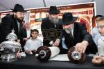 הערליכע הכנסת צוויי ספרי תורות פארגעקומען אין בירגאן ביעטש אין ברוקלין