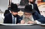 הערליכע הכנסת צוויי ספרי תורות פארגעקומען אין בירגאן ביעטש אין ברוקלין