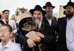 הערליכע הכנסת צוויי ספרי תורות פארגעקומען אין בירגאן ביעטש אין ברוקלין