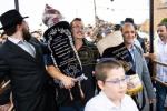 הערליכע הכנסת צוויי ספרי תורות פארגעקומען אין בירגאן ביעטש אין ברוקלין