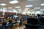 כ"ק אדמו"ר מסאטמאר שליט"א ביי תפילת מנחה ומסיבת לחיים אין ישיבה קטנה סניף נזר התורה אין וומ"ס בהנהלת הר"ר יואל ראזענבערג שליט"א.  