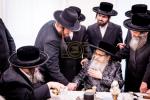מסיבה לטובת די נייע בנין פון מוסדות "יטב לב" ירושלים עיה"ק, בבית הנגיד מוה"ר ישעי' בערנאטה הי"ו, מראשי חברי הצלה, בראשות כ"ק אדמו"ר מסאטמאר שליט"א 