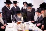 מסיבה לטובת די נייע בנין פון מוסדות "יטב לב" ירושלים עיה"ק, בבית הנגיד מוה"ר ישעי' בערנאטה הי"ו, מראשי חברי הצלה, בראשות כ"ק אדמו"ר מסאטמאר שליט"א 