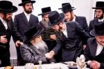 מסיבה לטובת די נייע בנין פון מוסדות "יטב לב" ירושלים עיה"ק, בבית הנגיד מוה"ר ישעי' בערנאטה הי"ו, מראשי חברי הצלה, בראשות כ"ק אדמו"ר מסאטמאר שליט"א 